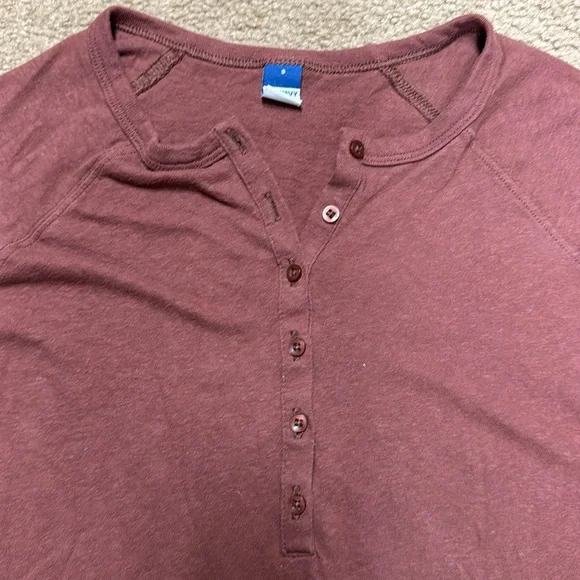 Old Navy women cropped Henley tee. Small - Picture 2 of 4